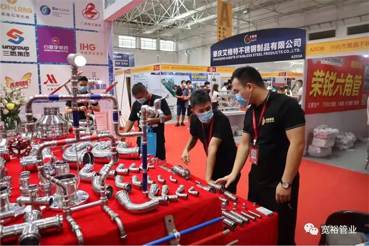 寬裕工程師對于不銹鋼水管配件的詳細講解，讓客戶更加詳細的了解產(chǎn)品