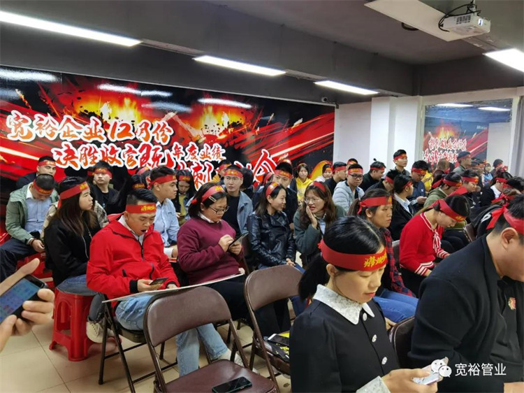 ▲朝氣蓬勃的團(tuán)隊(duì)，頭戴“為夢(mèng)想而戰(zhàn)”！