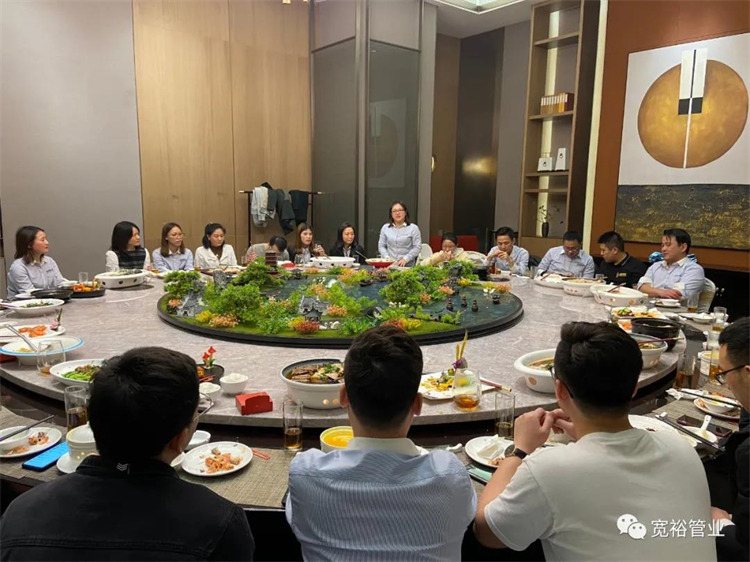 ▲開業(yè)相聚，相談甚歡不在于是否有珍饈百味